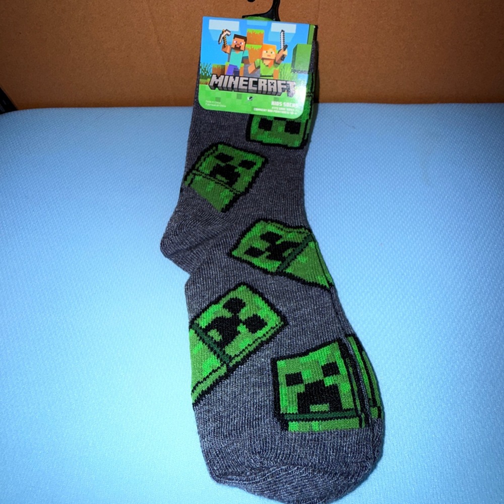 Minecraft Crew Socks Shoe Size 10-4 NEW Creeper Graphic Gray Green Video Game